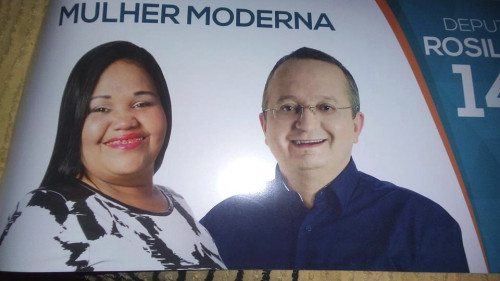 Material de campanha em que Rosylei aparece ao lado do ex-governador Pedro Taques