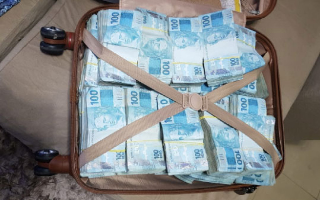 Dinheiro apreendido pela PF em Goiï¿½s durante a operaï¿½ï¿½o contra fraudes em precatï¿½rios e no auxï¿½lio emergencial