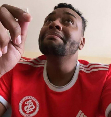 Ex-jogador do Grêmio troca farpas com humorista colorado